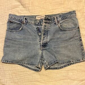 Button fly vintage 90’s GAP Jean shorts size 12